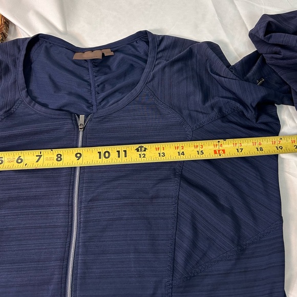 Athleta Navy 1/2 Zip-Up Long Sleeve Workout Shirt Women’s Size Large - Picture 6 of 9